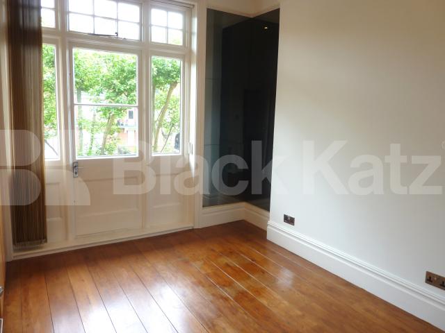 			LUXURY 3 BED 2 BATH!, 3 Bedroom, 1 bath, 1 reception Flat			 Elgin Ave, MAIDA VALE